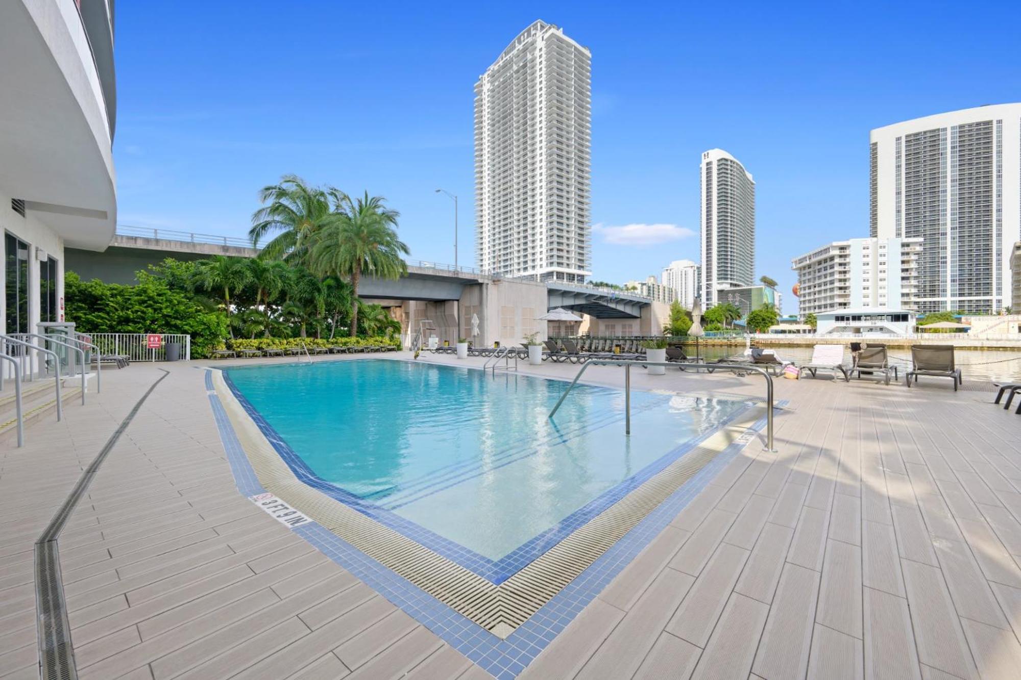 Hallandale Sky Water View Hallandale Beach Esterno foto