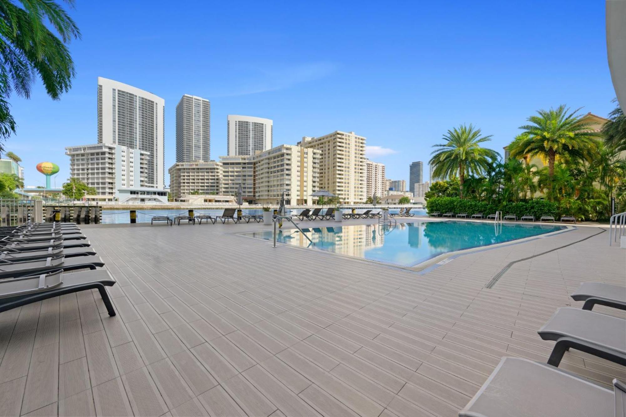 Hallandale Sky Water View Hallandale Beach Esterno foto